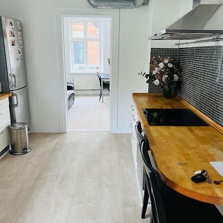Lovely 1-Bedroom Condo In Aarhus C Екстериор снимка